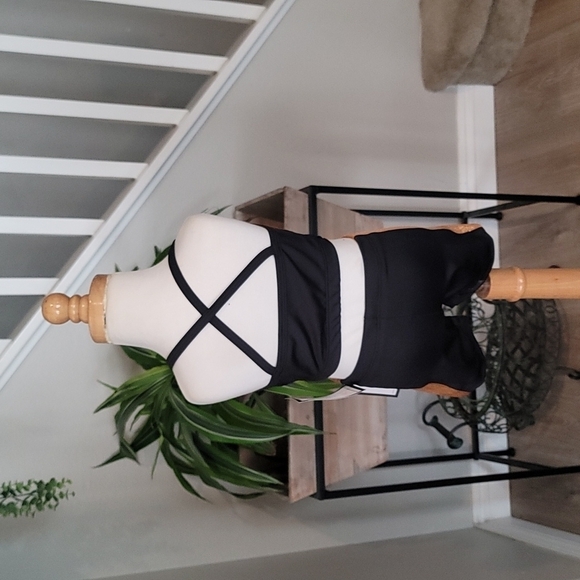 Shimmy Shimmy Inc Crop Top & Short Set - Picture 4 of 7